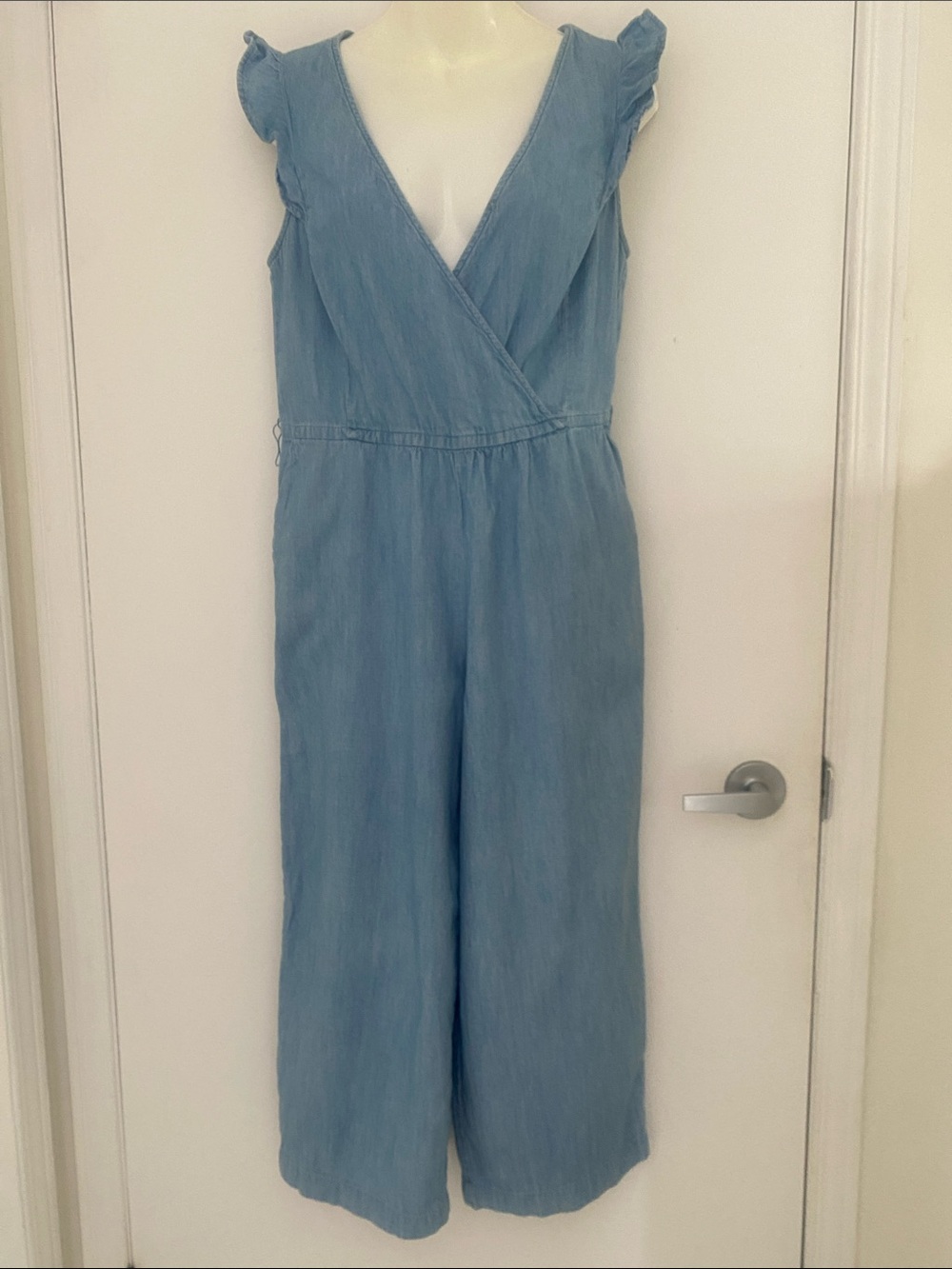 Old Navy  Blue Chambray Sleeveless elastic waist wide leg jumpsuit Sze Small
